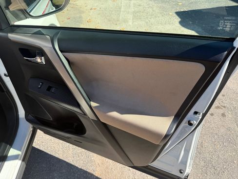 Used 2015 Toyota RAV4 XLE image 33