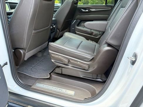 Used 2023 GMC Yukon XL Denali AWD/4WD image 21