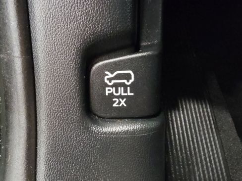 Used 2023 Ford Explorer XLT AWD/4WD image 14