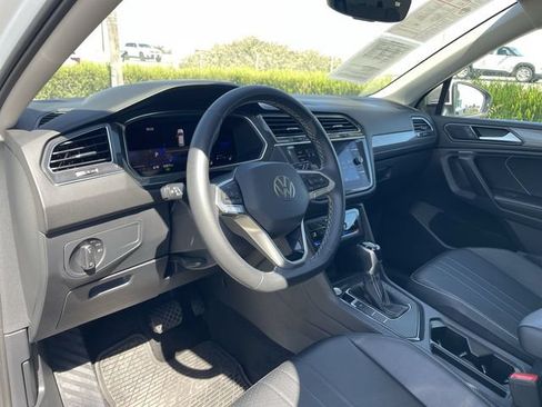 Used 2023 Volkswagen Tiguan SE w/ Panoramic Sunroof Package FWD image 10