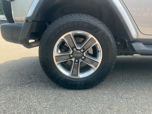 Used 2018 Jeep Wrangler Unlimited Sahara AWD/4WD image 17