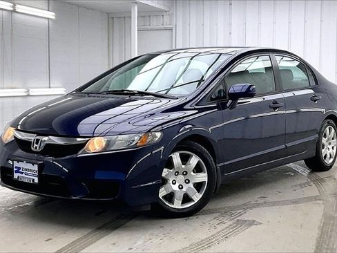 Used 2010 Honda Civic LX image 2
