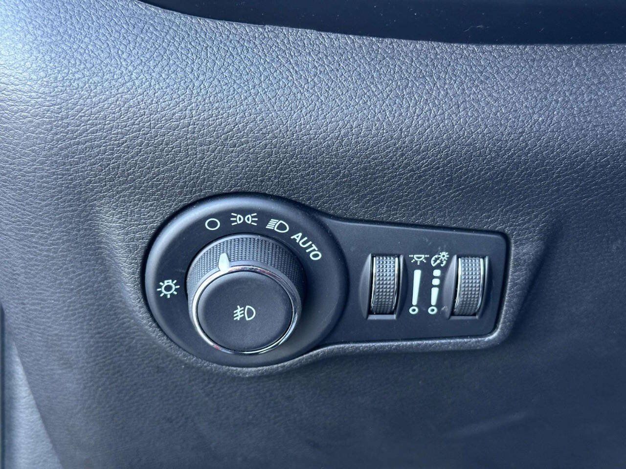 Used 2025 Jeep Compass Limited AWD/4WD image 28