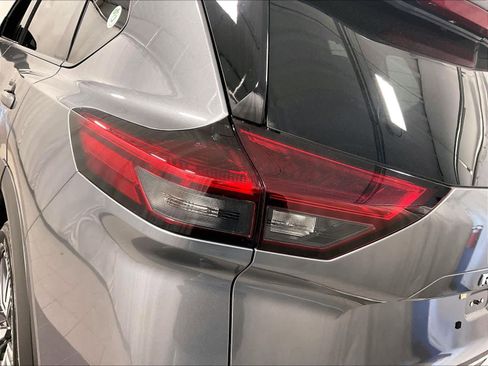 Used 2022 Nissan Rogue SL w/ SL Premium Package image 34