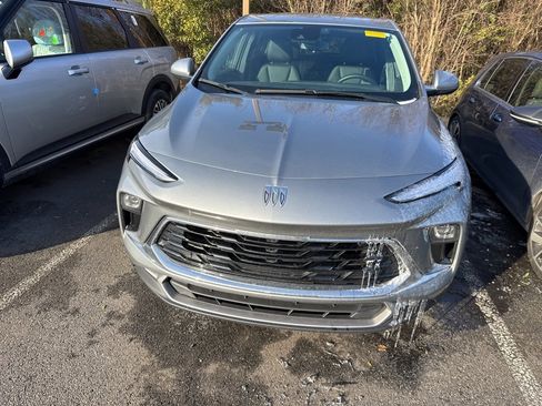 Used 2025 Buick Encore GX Preferred w/ Comfort Package image 2