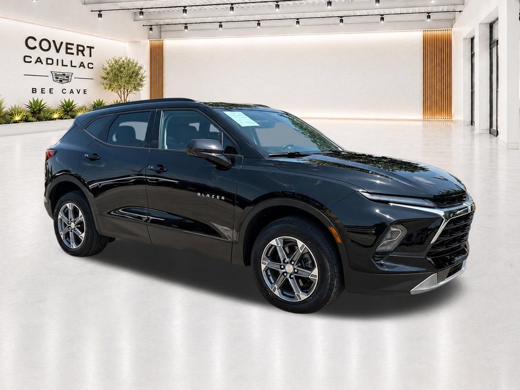 Used 2024 Chevrolet Blazer LT w/ Convenience Package FWD image 2