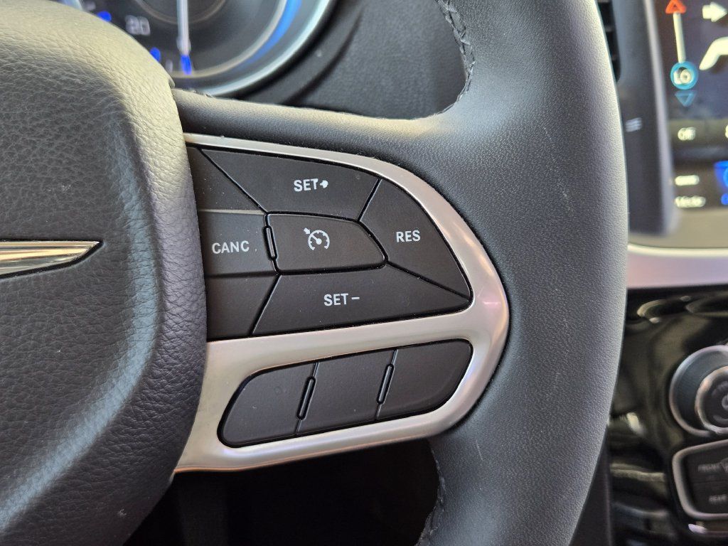 Used 2023 Chrysler 300 Touring w/ Sport Appearance Package RWD image 29