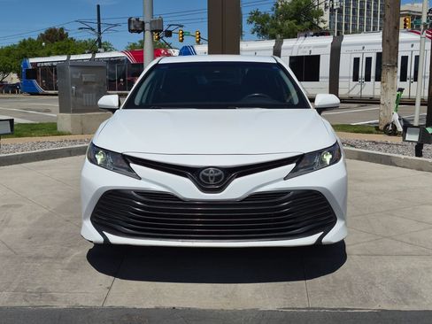 Used 2019 Toyota Camry LE FWD image 10