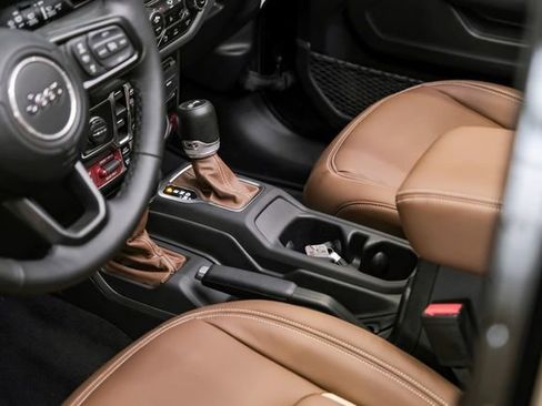 Used 2024 Jeep Wrangler Unlimited Rubicon w/ Technology Group image 65