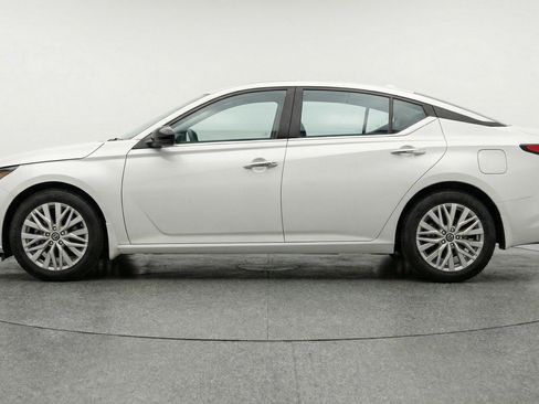 Used 2025 Nissan Altima 2.5 SV image 5