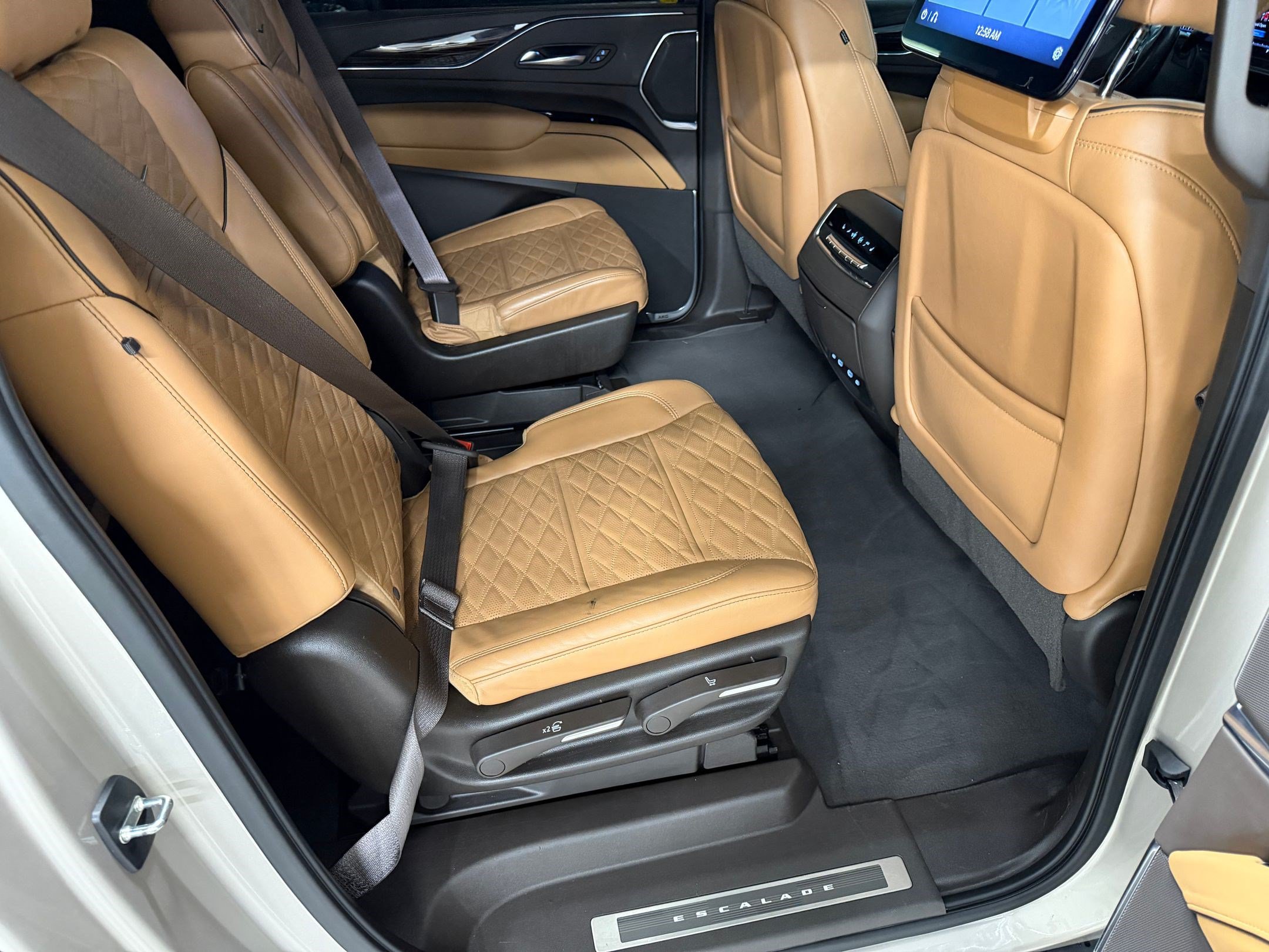 Used 2021 Cadillac Escalade ESV Premium Luxury w/ Driver Assist Tech Package AWD/4WD image 52