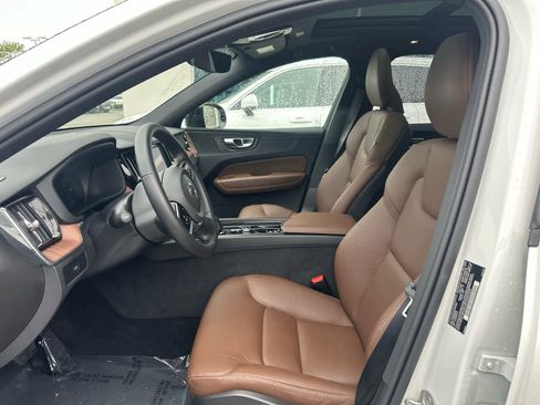Used 2025 Volvo XC60 B5 Plus AWD/4WD image 10