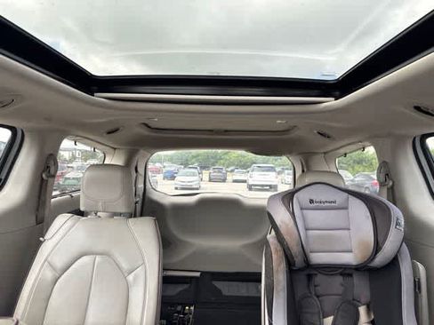 Used 2020 Chrysler Pacifica Limited FWD image 23