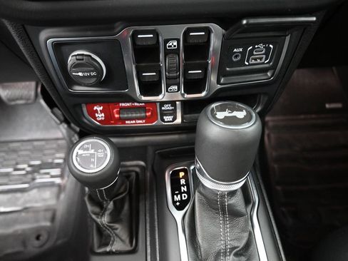 Used 2024 Jeep Wrangler Unlimited Rubicon image 9