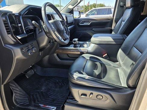 Used 2023 Chevrolet Silverado 1500 LT Trail Boss w/ LPO, Dark Essentials Package image 10