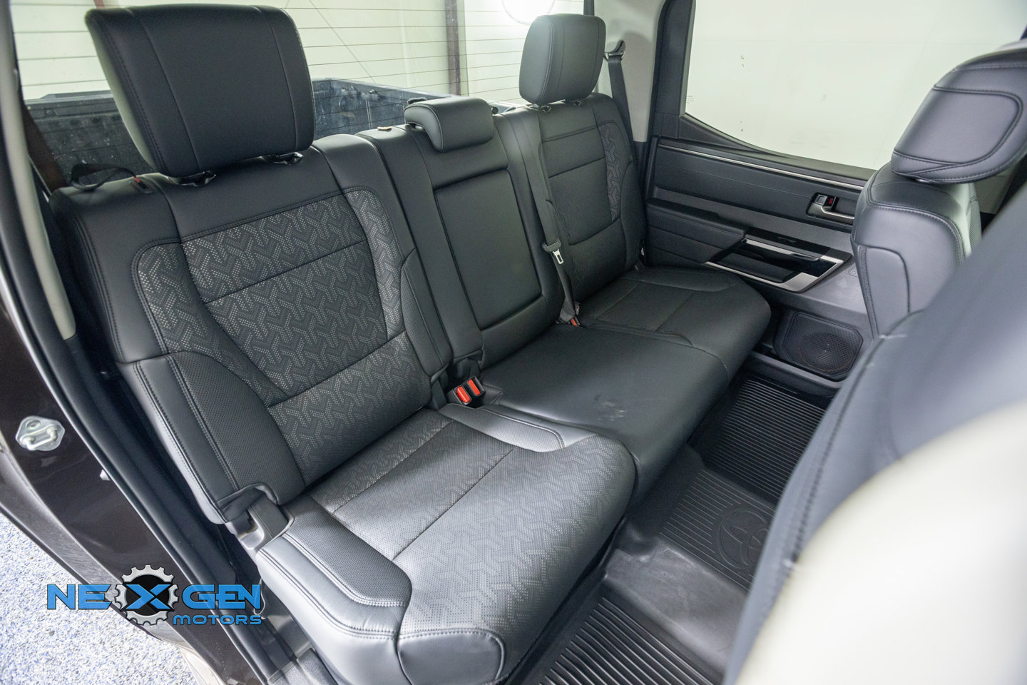 Used 2024 Toyota Tundra Limited AWD/4WD image 41