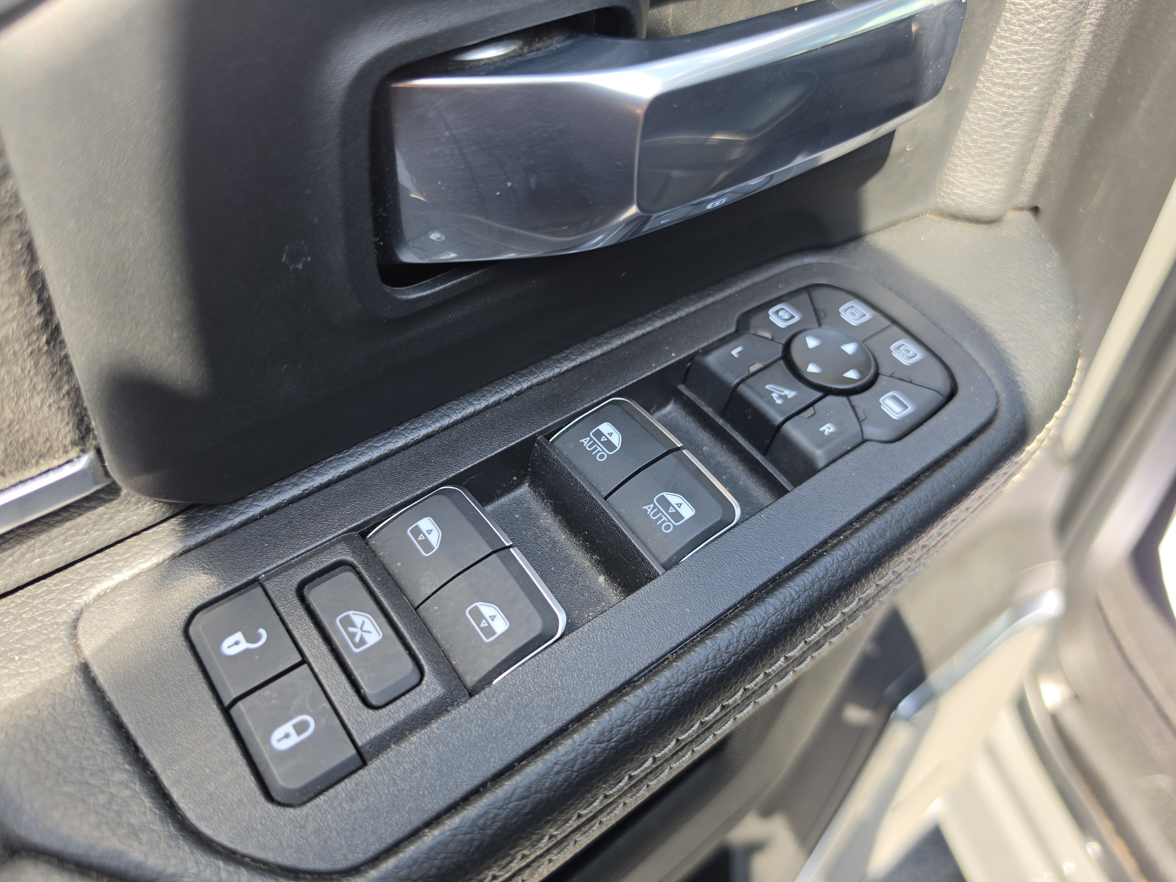 Used 2026 RAM 3500 Laramie AWD/4WD image 17