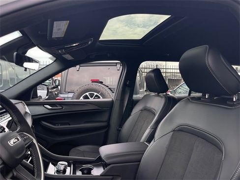 New 2025 Jeep Grand Cherokee L Altitude image 10