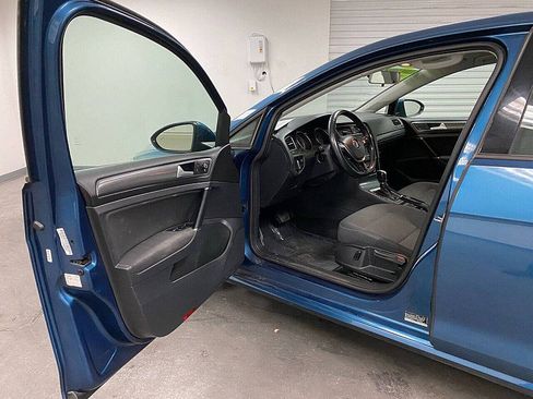 Used 2019 Volkswagen Golf SE image 10