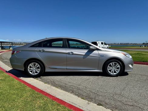 Used 2012 Hyundai Sonata Hybrid w/ Leather Pkg FWD image 6