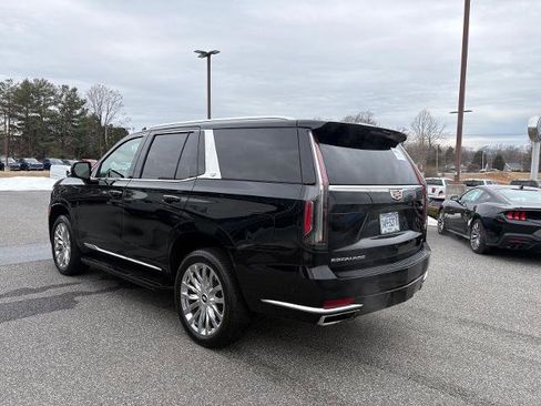 Used 2024 Cadillac Escalade Premium Luxury image 4