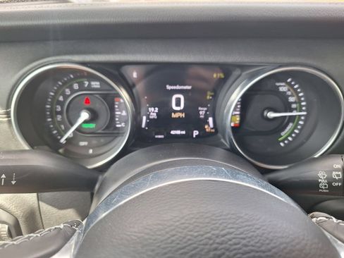 Used 2023 Jeep Wrangler Unlimited Sahara w/ Cold Weather Group AWD/4WD image 15