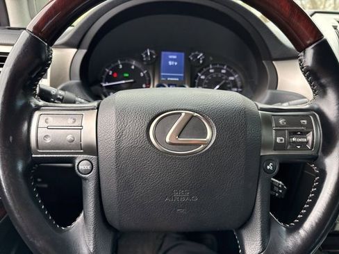 Used 2018 Lexus GX 460 Premium w/ Premium Package image 16