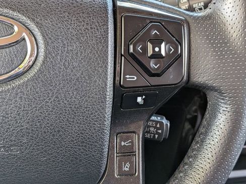 Used 2022 Toyota 4Runner TRD Off-Road AWD/4WD image 29