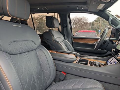 Used 2024 Jeep Grand Wagoneer Series III image 37