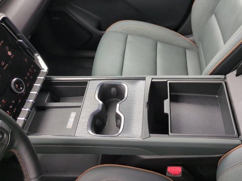 Used 2025 GMC Acadia AT4 w/ Luxury Package AWD/4WD image 31
