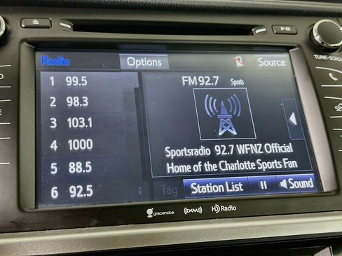 Used 2018 Toyota Highlander XLE FWD image 21