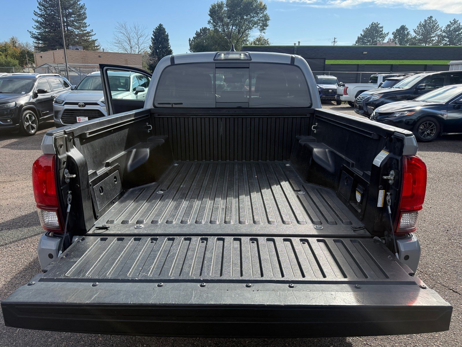 Used 2018 Toyota Tacoma TRD Sport AWD/4WD image 32