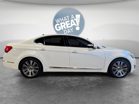 Used 2015 Kia Cadenza Premium w/ Luxury Package image 2