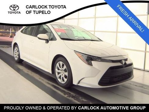 Used 2023 Toyota Corolla LE FWD image 3