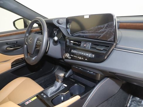 Used 2025 Lexus ES 300h F Sport w/ Accessory Package (Z1) image 41