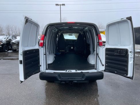 New 2025 Chevrolet Express 2500 Work Van w/ Driver Convenience Package image 19