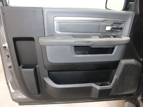 Used 2015 RAM 1500 Express RWD image 27