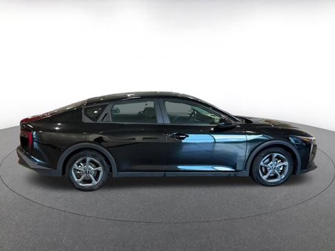 Used 2025 Kia K4 LXS image 16