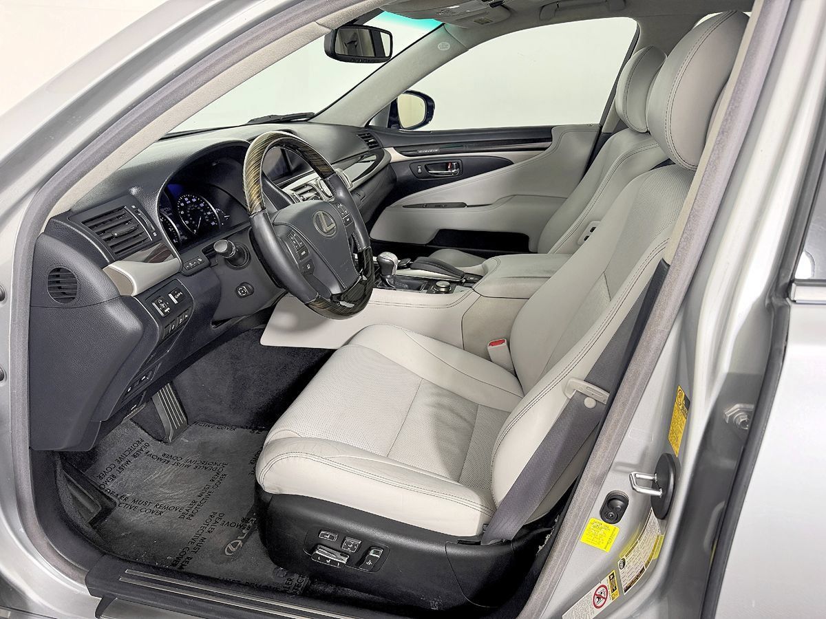 Used 2014 Lexus LS 460 w/ Comfort Package RWD image 37