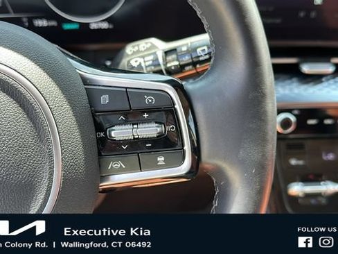 Certified 2023 Kia Carnival SX Prestige FWD image 15