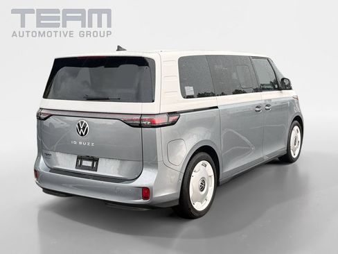 Used 2025 Volkswagen ID. Buzz 1st Edition RWD image 6