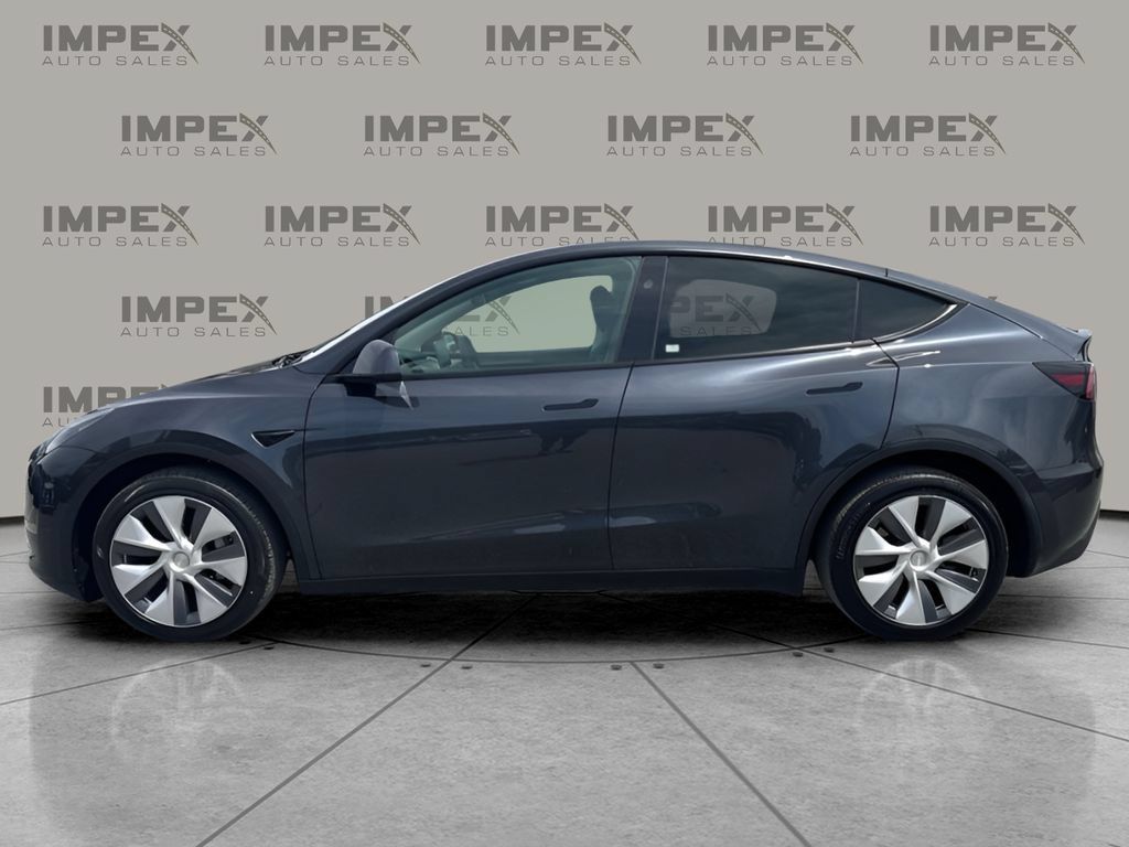 Used 2024 Tesla Model Y Long Range AWD/4WD image 2