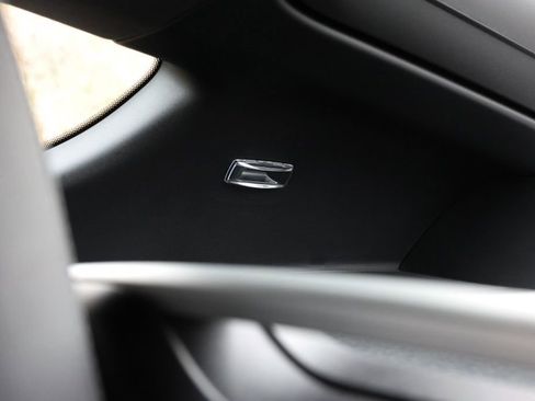 Used 2025 Porsche 718 Cayman image 35