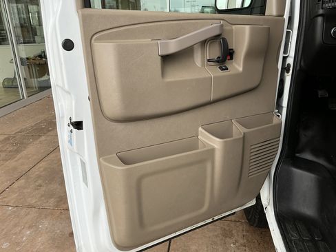 Used 2017 Chevrolet Express 2500 image 14