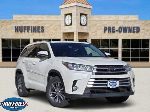 Used 2018 Toyota Highlander XLE image 1
