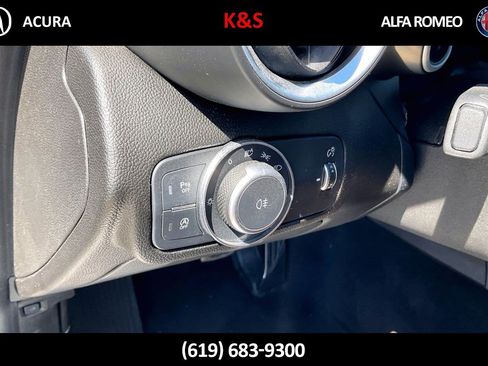 Used 2023 Alfa Romeo Giulia Ti AWD/4WD image 9