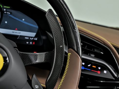 Used 2024 Ferrari SF90 Spider image 39