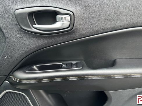 Used 2019 Jeep Compass Latitude image 21