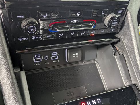 New 2025 Jeep Grand Cherokee Altitude image 24