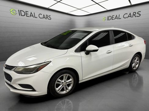Used 2017 Chevrolet Cruze LT w/ Convenience Package FWD image 1